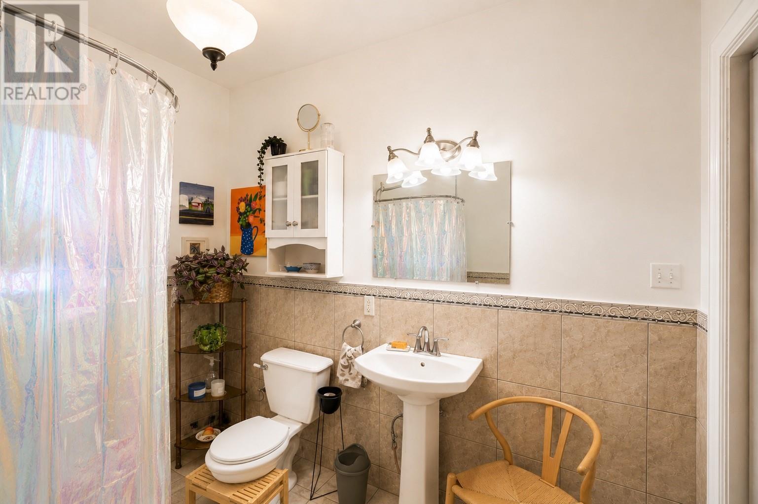 Apartment B bathroom - 11 Maxse Street, St. John'S, NL