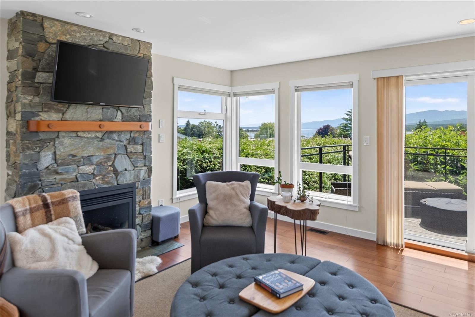 2052 Beaufort Ave, Comox, BC