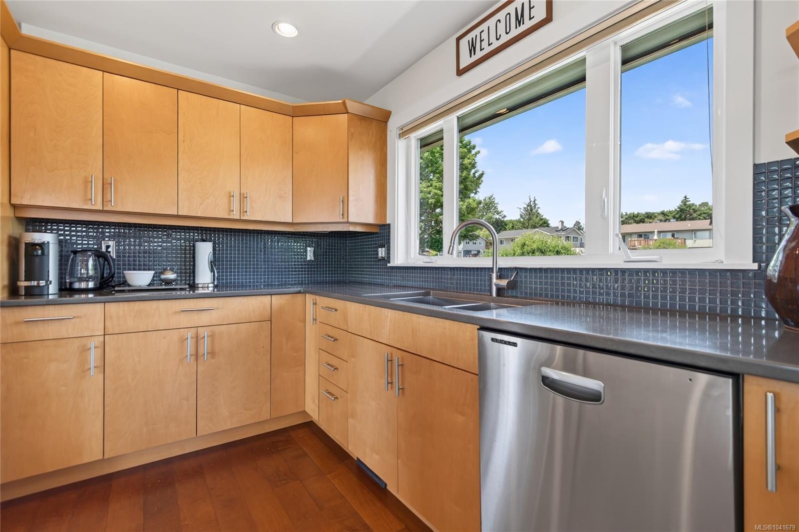 2052 Beaufort Ave, Comox, BC