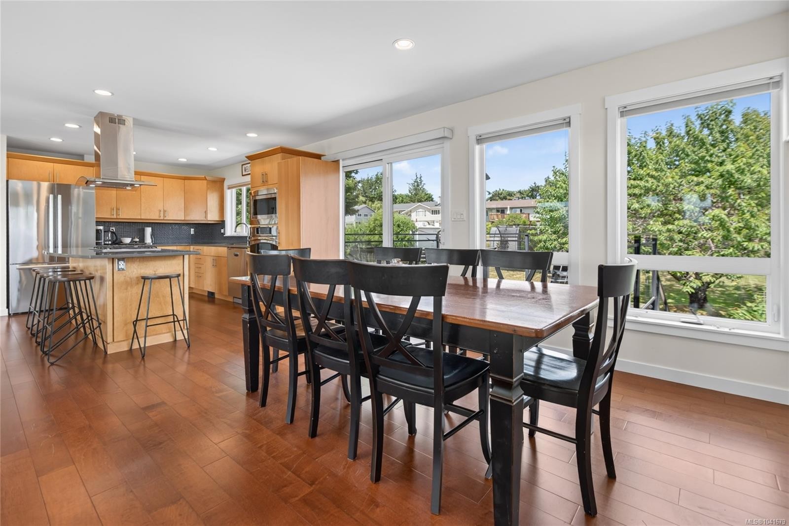 2052 Beaufort Ave, Comox, BC