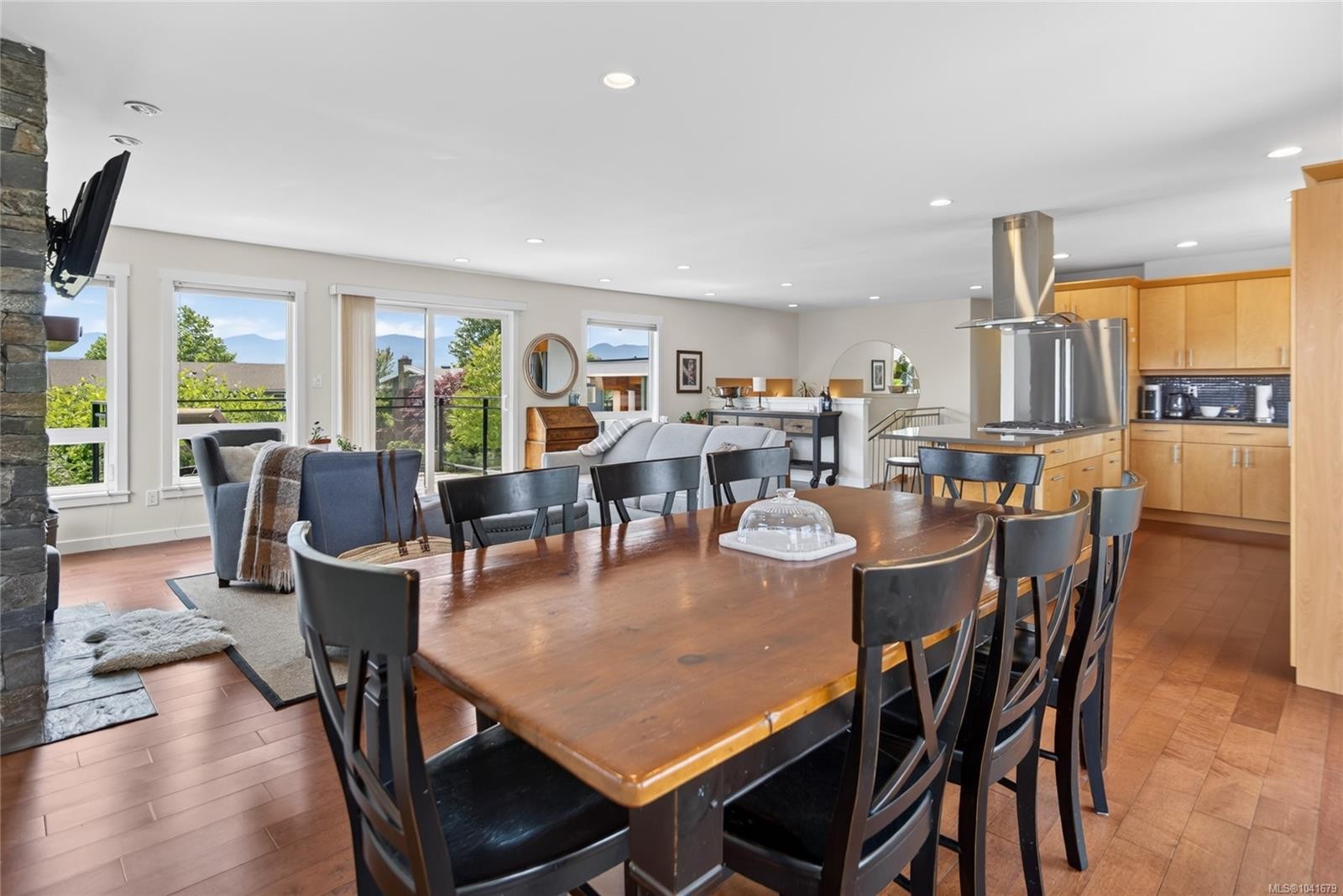 2052 Beaufort Ave, Comox, BC