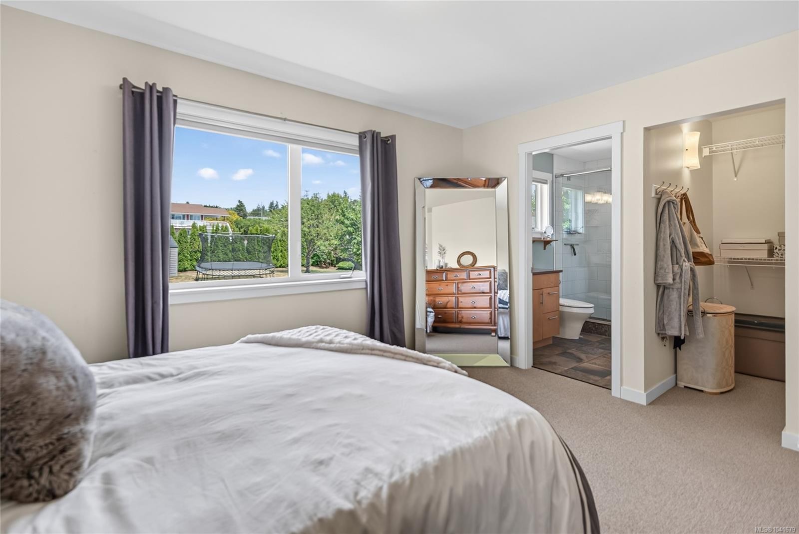 2052 Beaufort Ave, Comox, BC