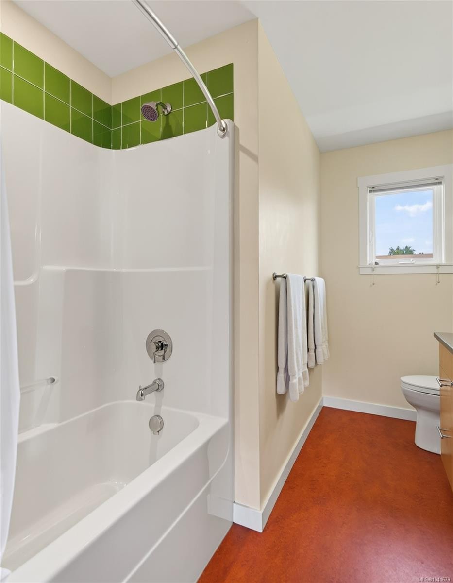 2052 Beaufort Ave, Comox, BC