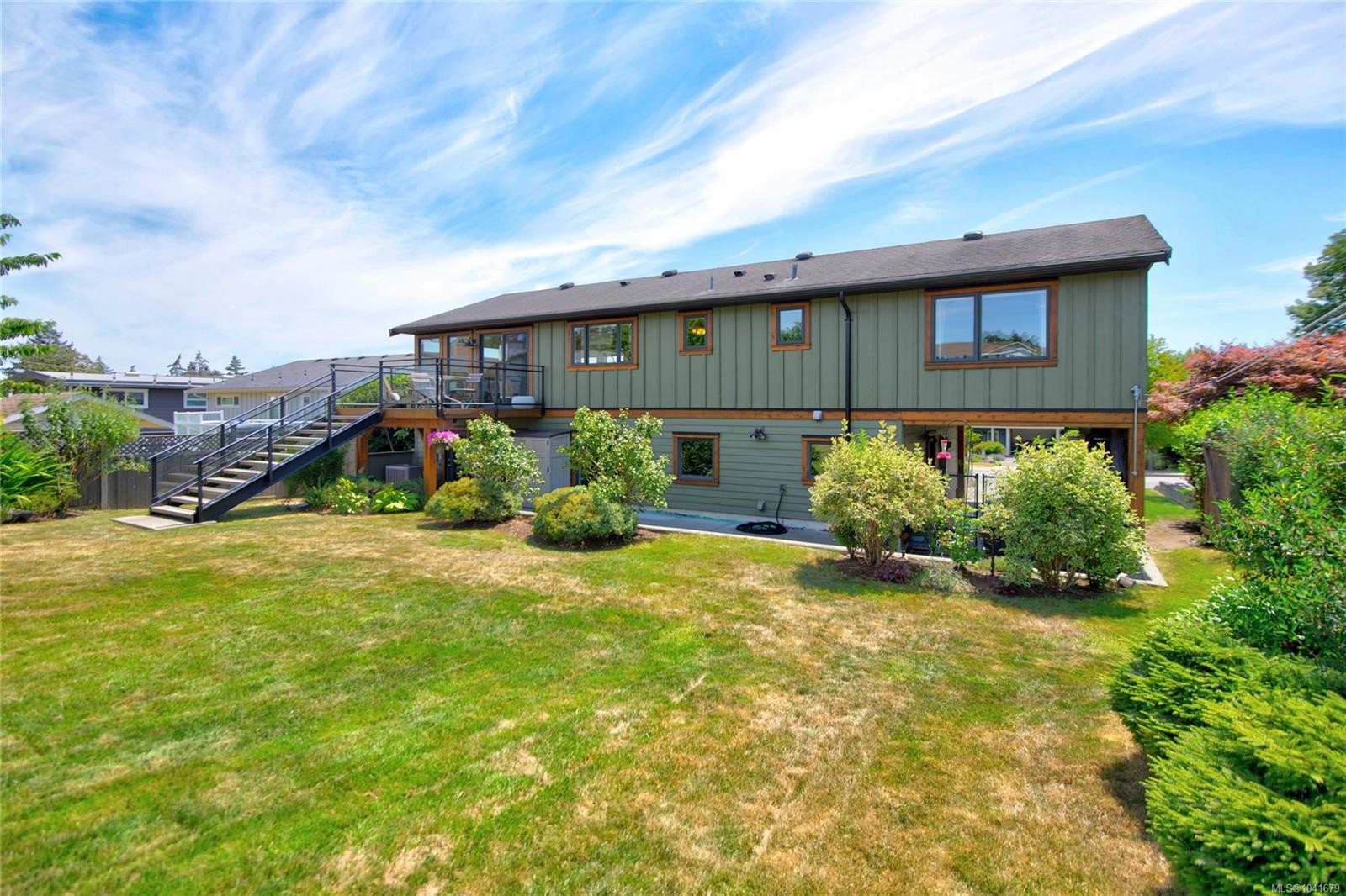 2052 Beaufort Ave, Comox, BC