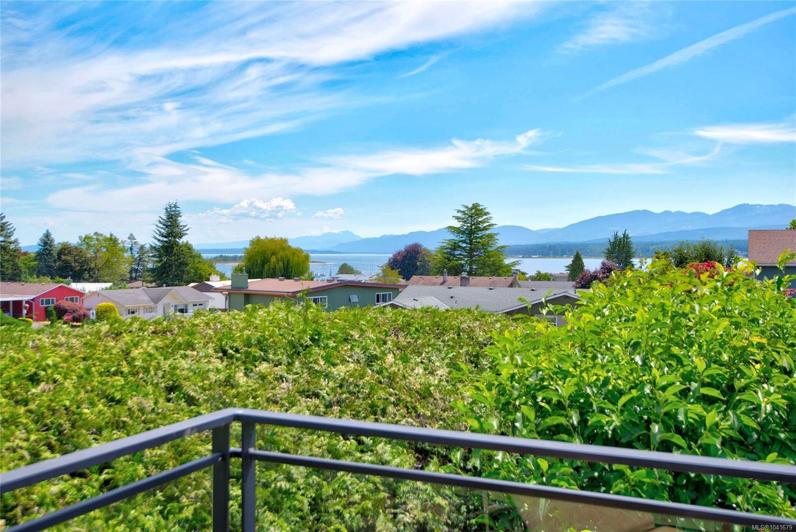 2052 Beaufort Ave, Comox, BC