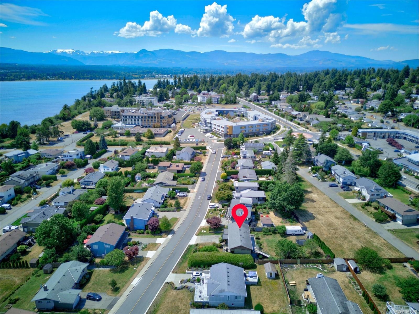 2052 Beaufort Ave, Comox, BC