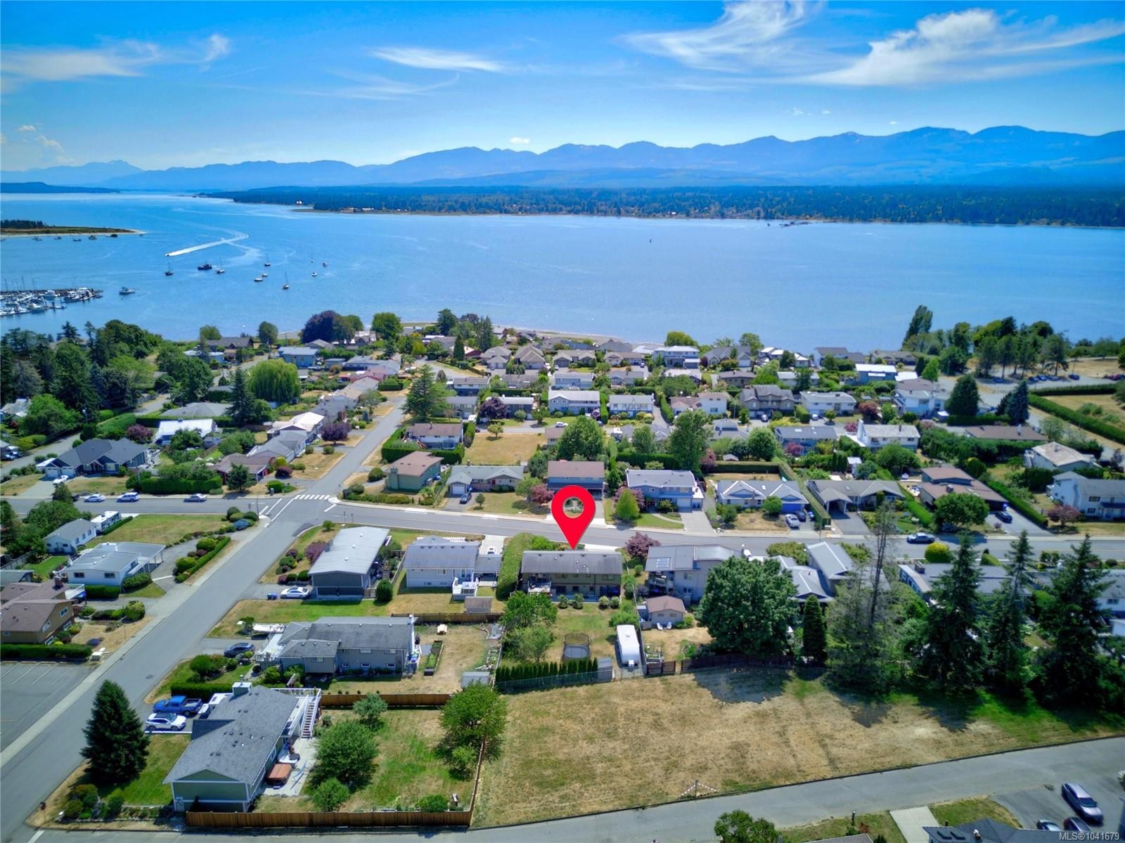2052 Beaufort Ave, Comox, BC