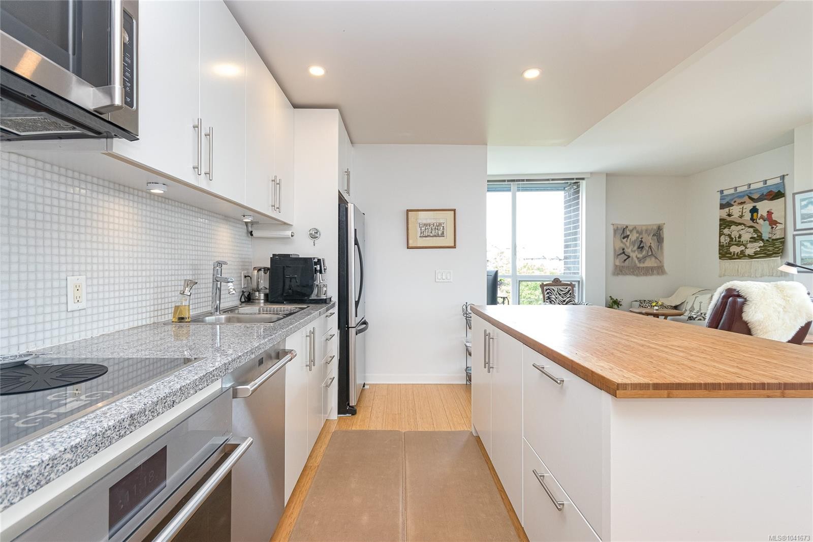 #406-391 Tyee Rd, Victoria, BC