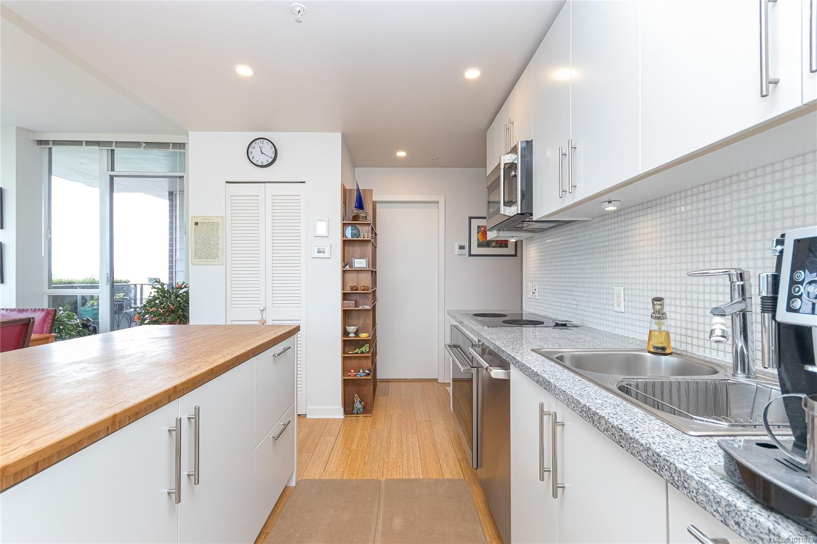 #406-391 Tyee Rd, Victoria, BC