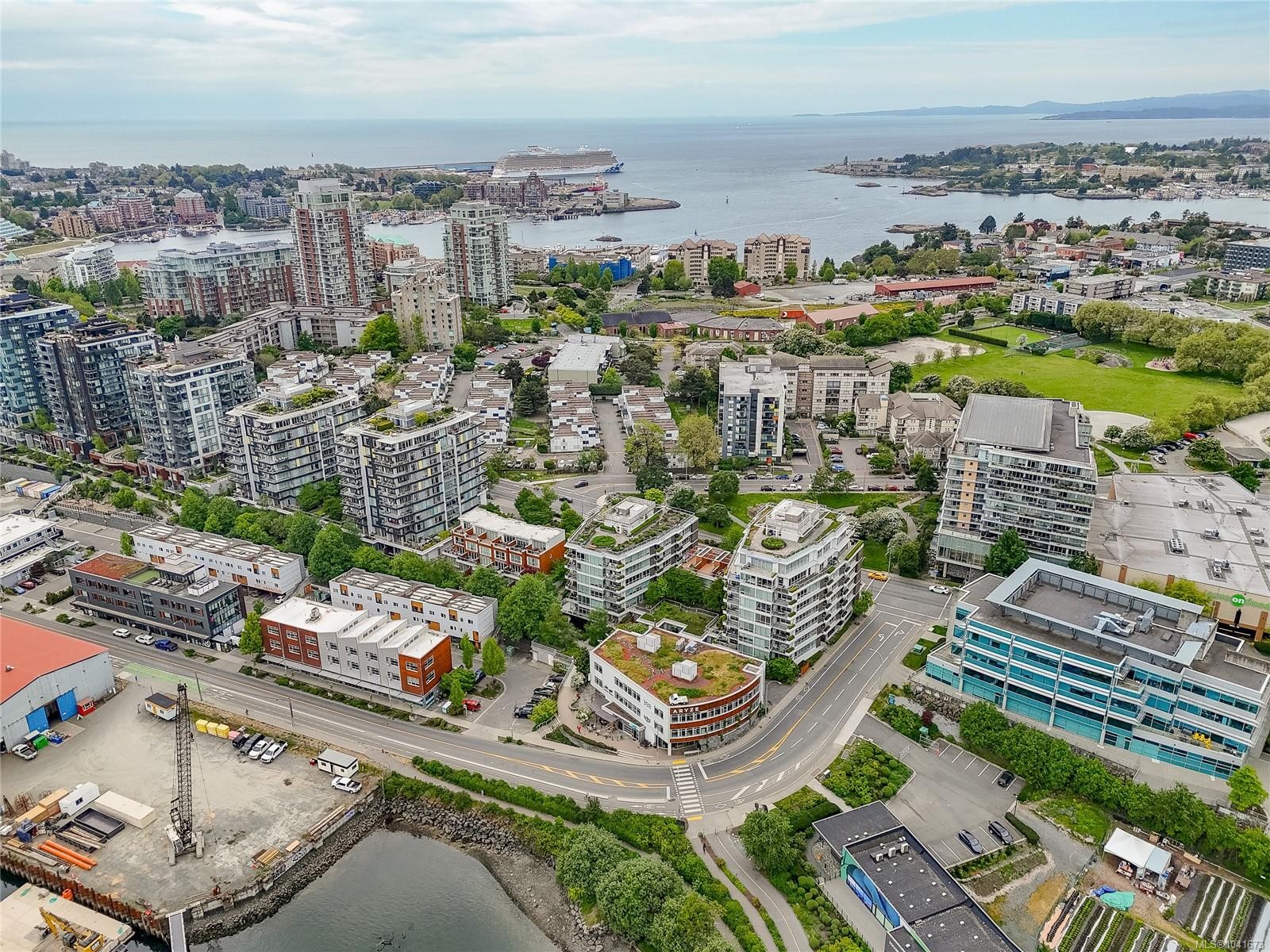 #406-391 Tyee Rd, Victoria, BC