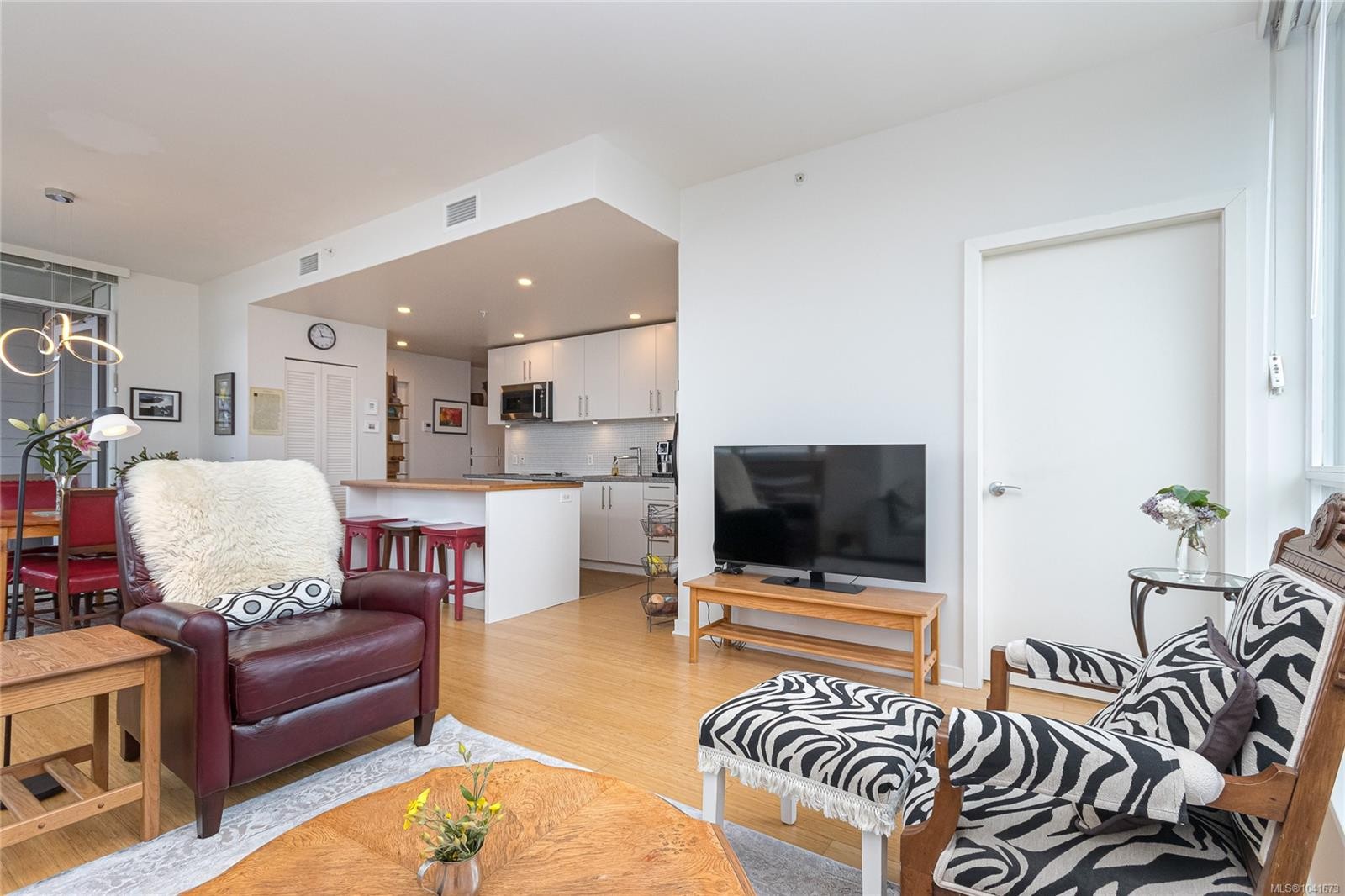 #406-391 Tyee Rd, Victoria, BC