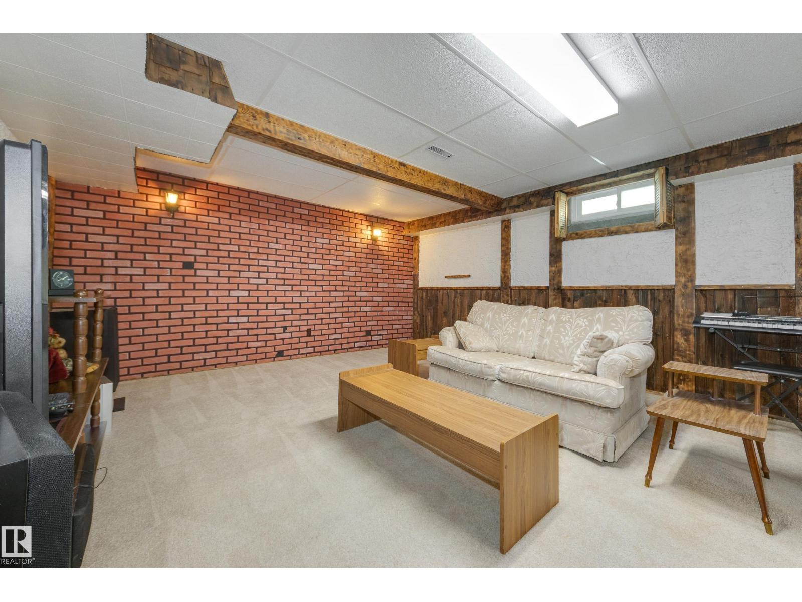 18508 92 Av Nw, Edmonton, AB