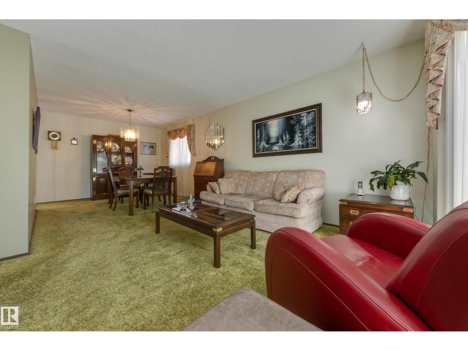 18508 92 Av Nw, Edmonton, AB