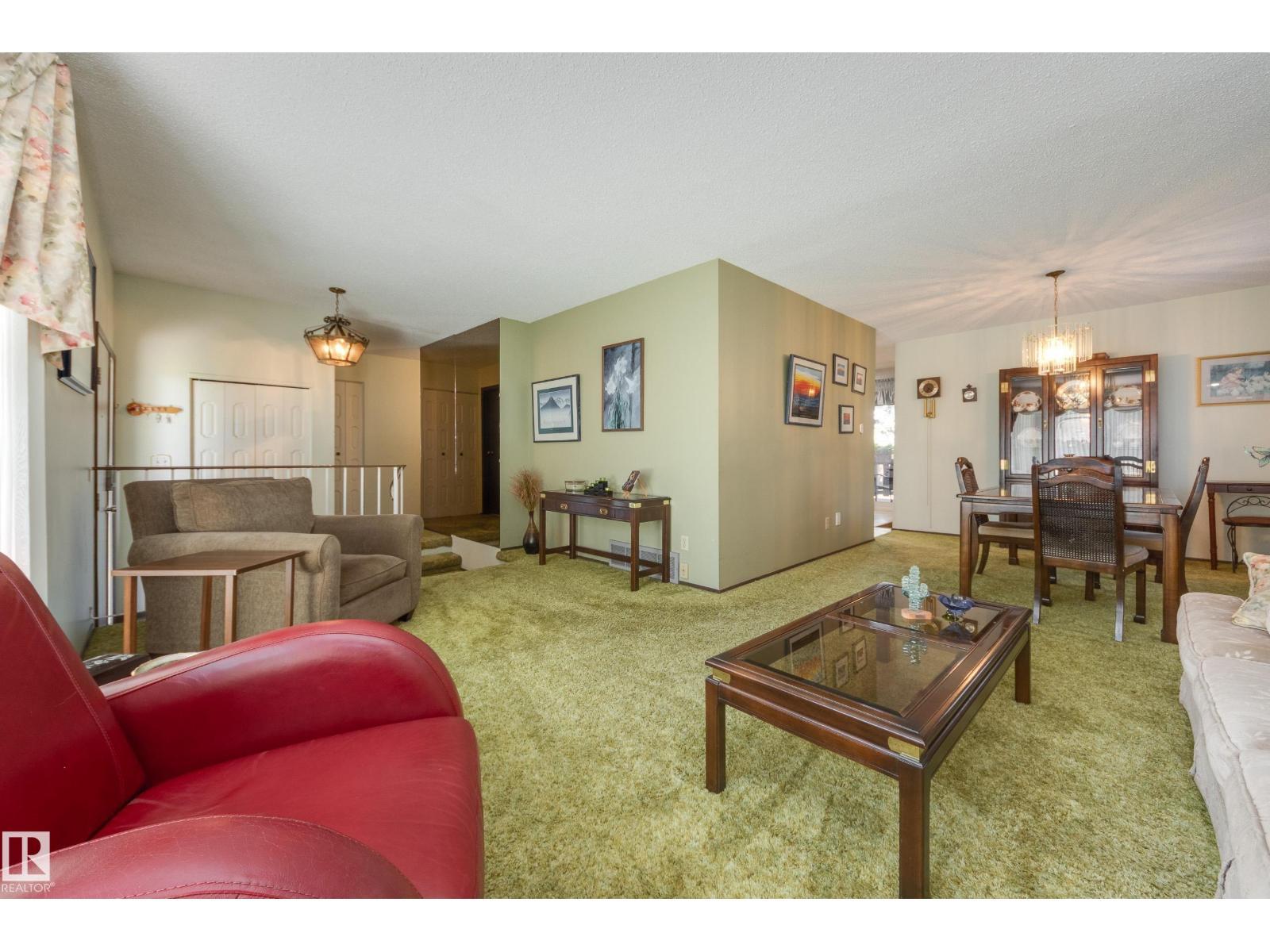 18508 92 Av Nw, Edmonton, AB