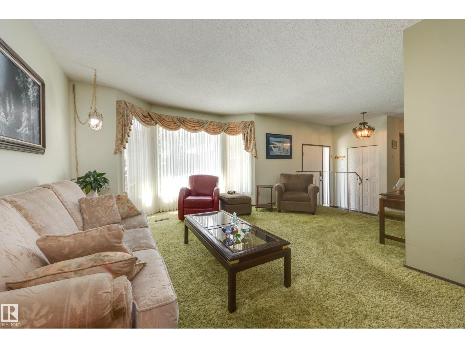 18508 92 Av Nw, Edmonton, AB