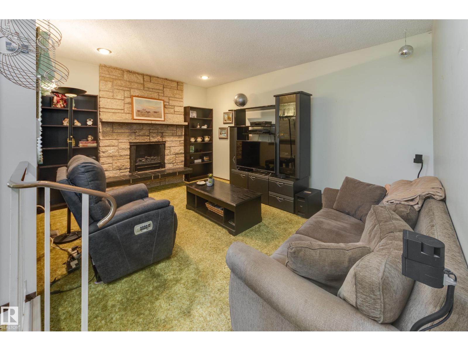 18508 92 Av Nw, Edmonton, AB