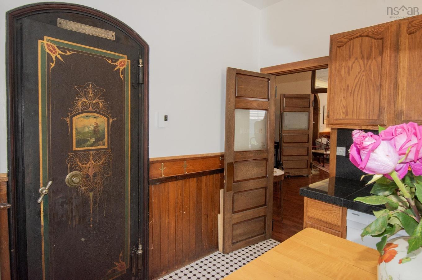 121 Water Street, Shelburne, NS - Indoor