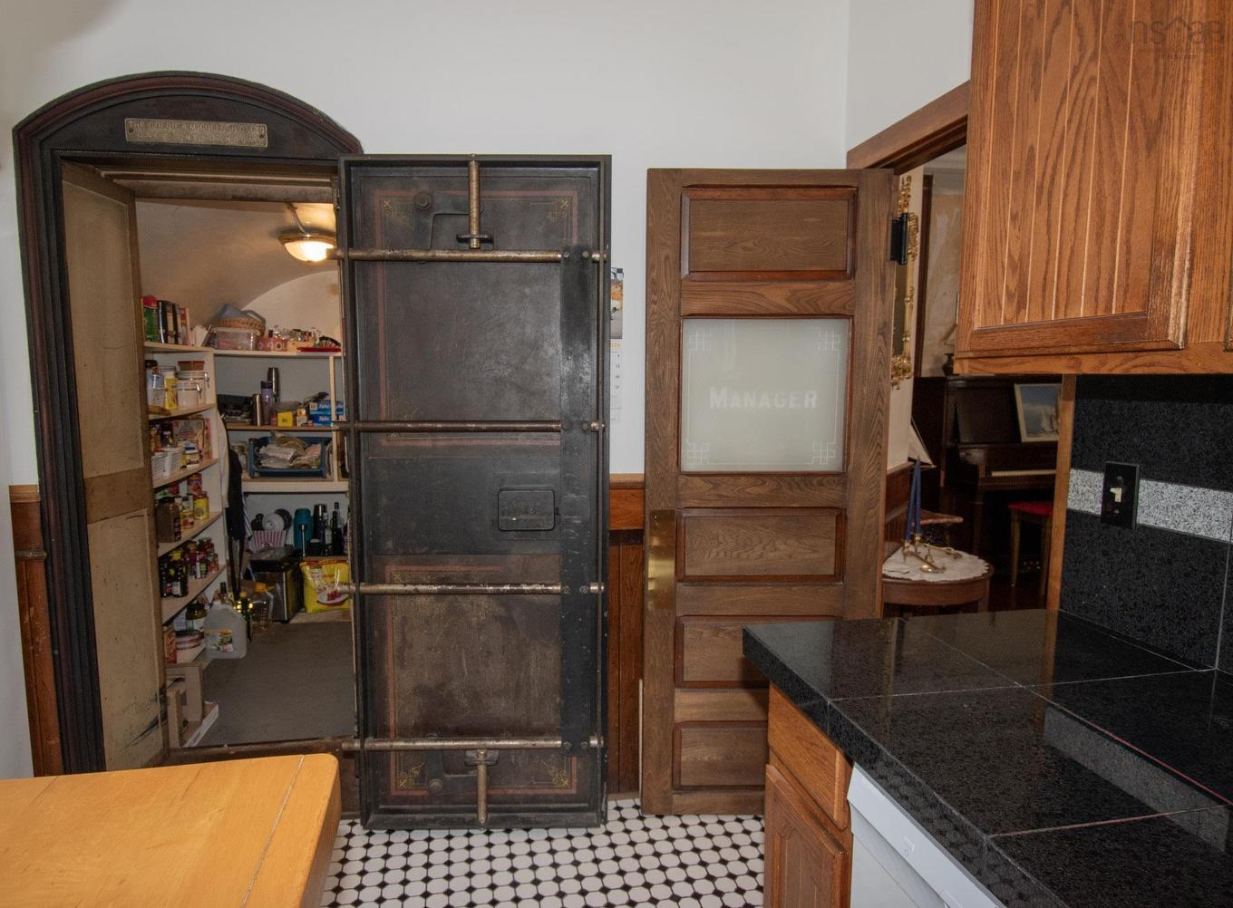121 Water Street, Shelburne, NS - Indoor