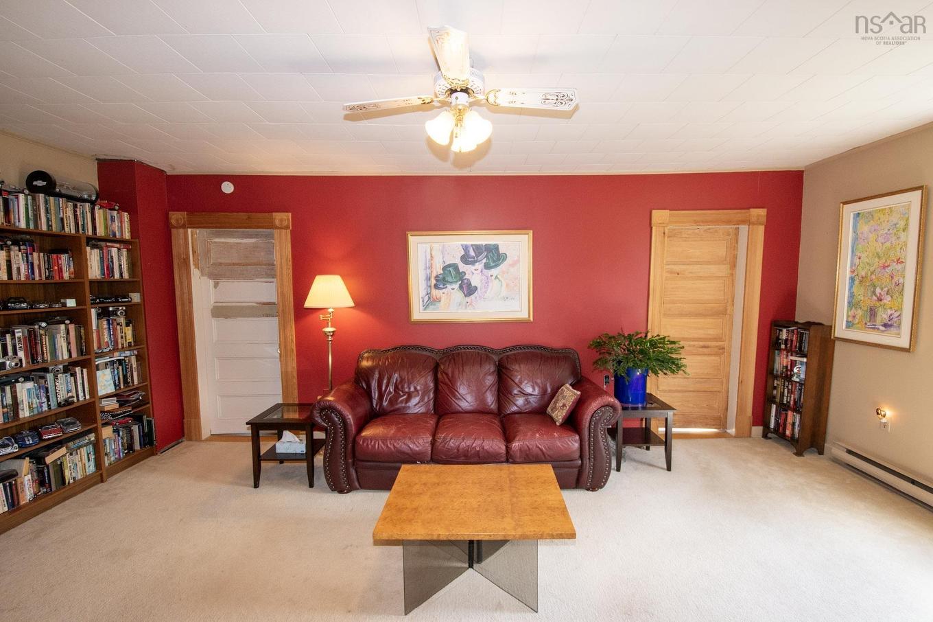 121 Water Street, Shelburne, NS - Indoor Photo Showing Living Room