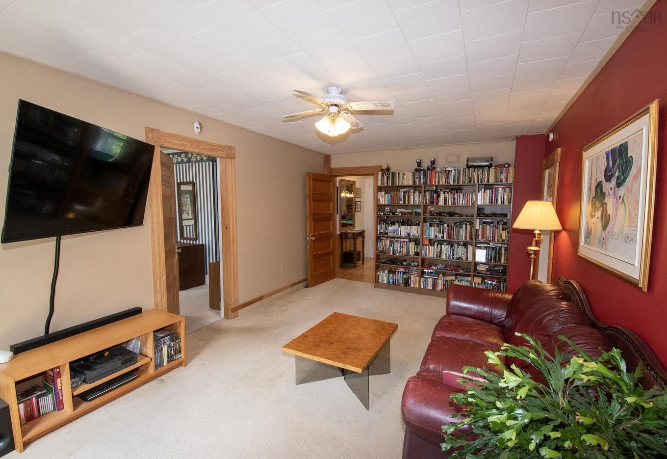 121 Water Street, Shelburne, NS - Indoor Photo Showing Other Room