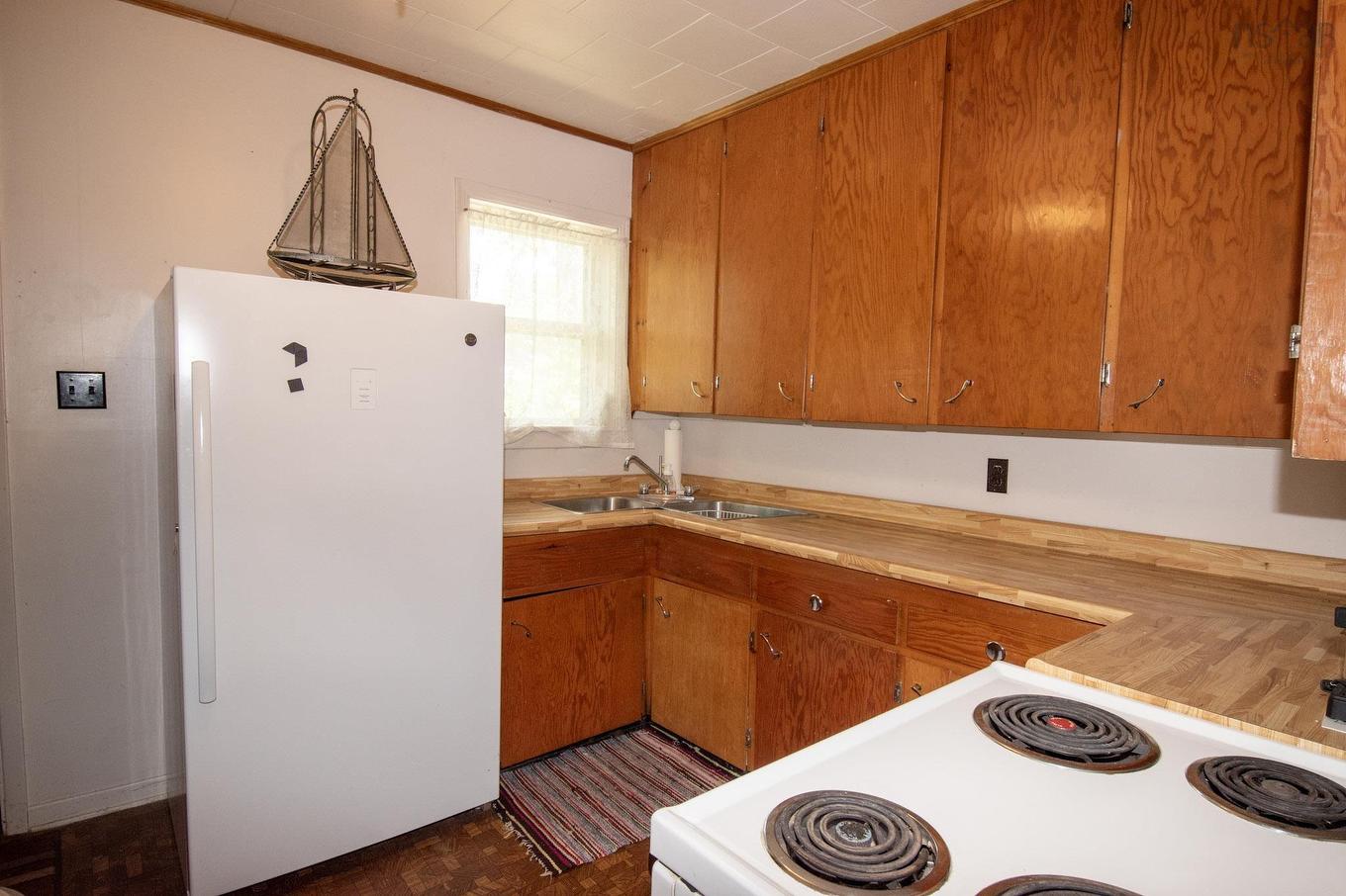121 Water Street, Shelburne, NS - Indoor Photo Showing Kitchen