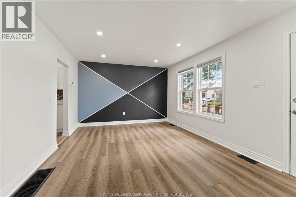 1330 Central Avenue, Windsor, ON - Indoor Photo Showing Other Room