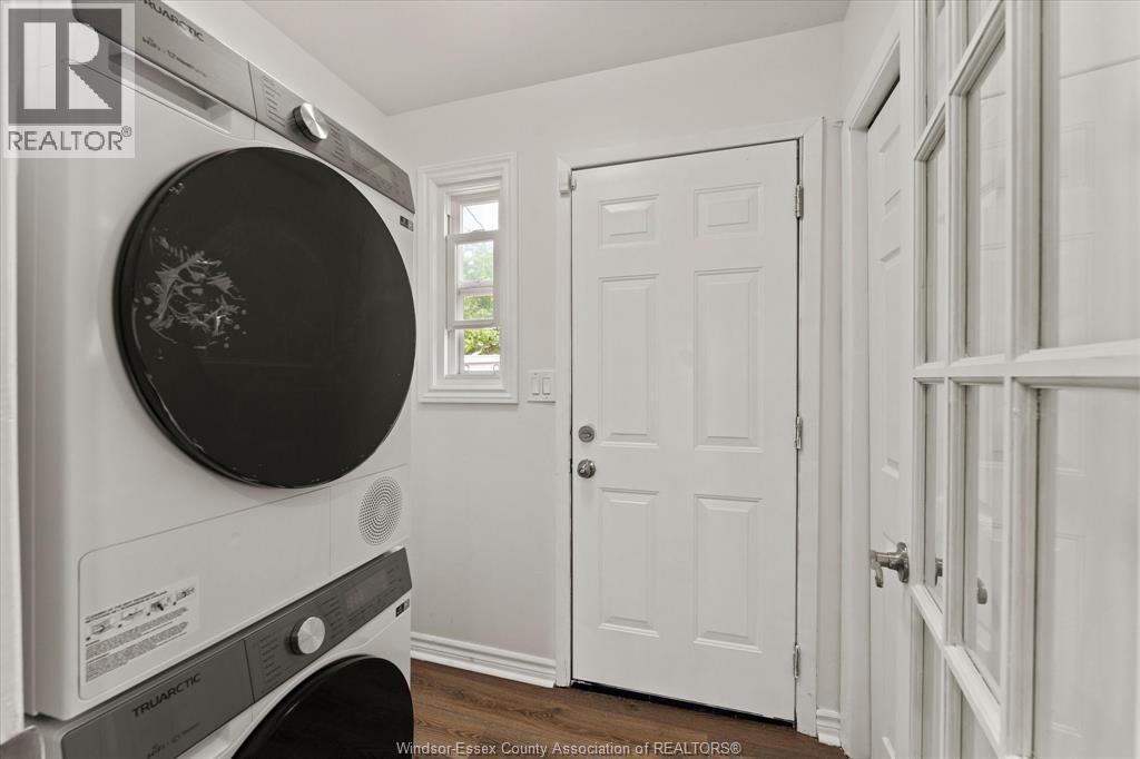 1330 Central Avenue, Windsor, ON - Indoor Photo Showing Laundry Room