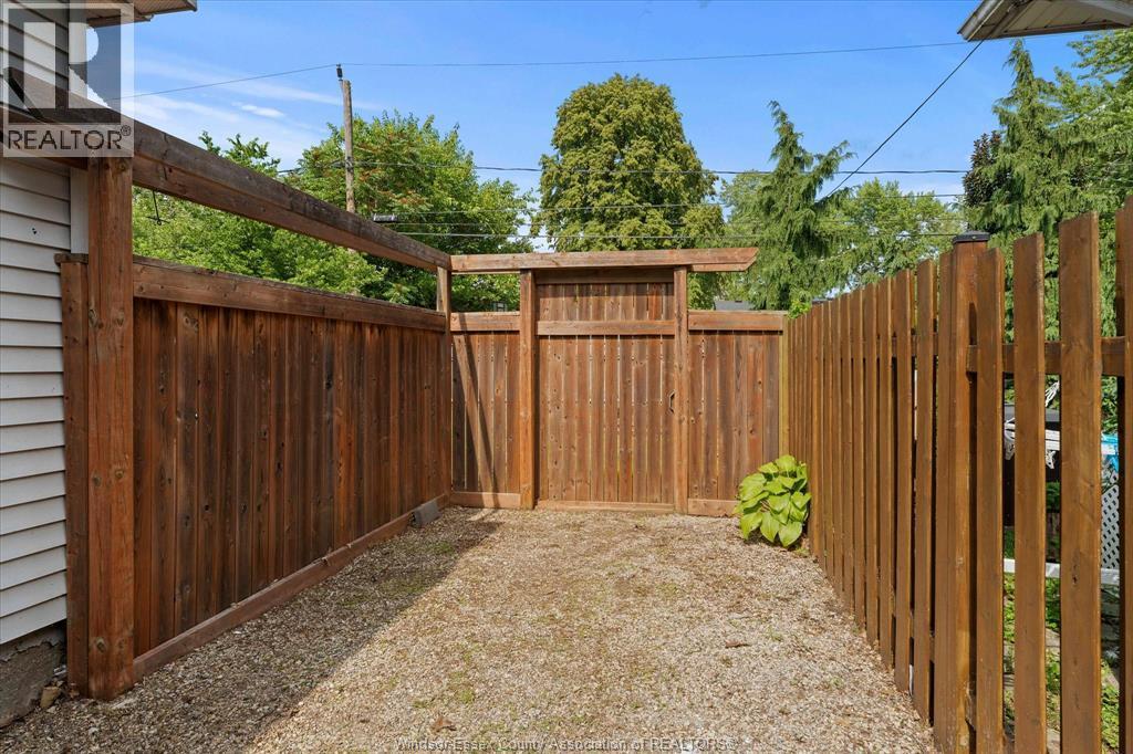 1330 Central Avenue, Windsor, ON - Outdoor