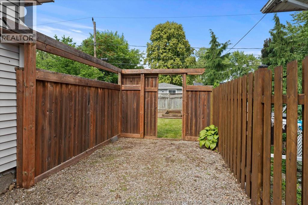 1330 Central Avenue, Windsor, ON - Outdoor