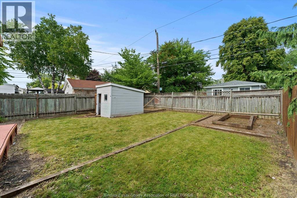 1330 Central Avenue, Windsor, ON - Outdoor With Backyard