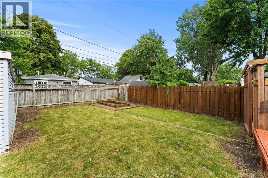 1330 Central Avenue, Windsor, ON - Outdoor With Backyard