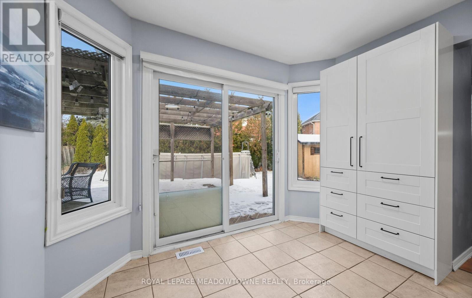 16 Cox Crescent, Brampton, ON