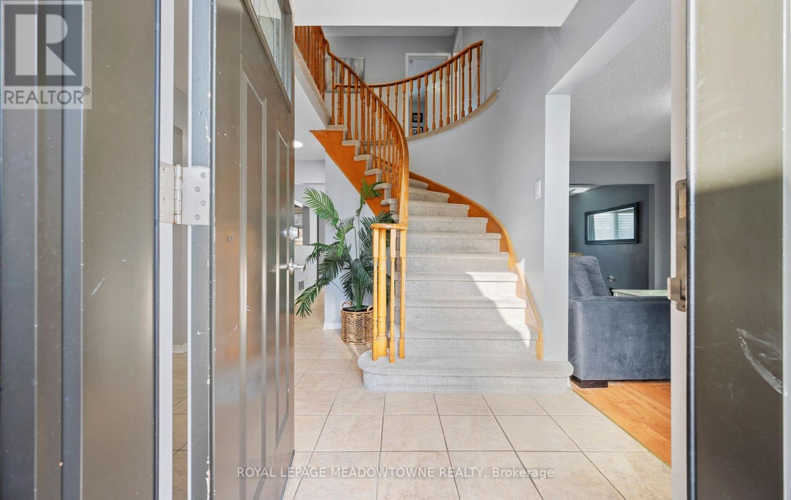16 Cox Crescent, Brampton, ON