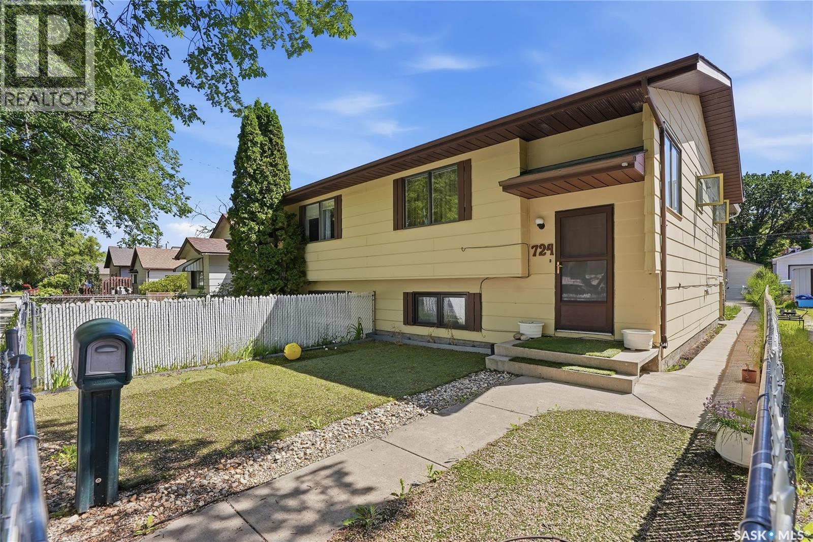 724 M Avenue S, Saskatoon, SK