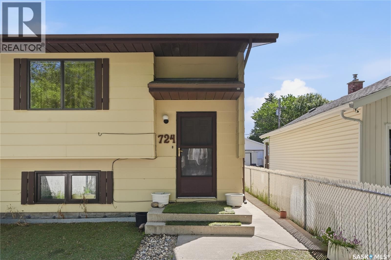 724 M Avenue S, Saskatoon, SK