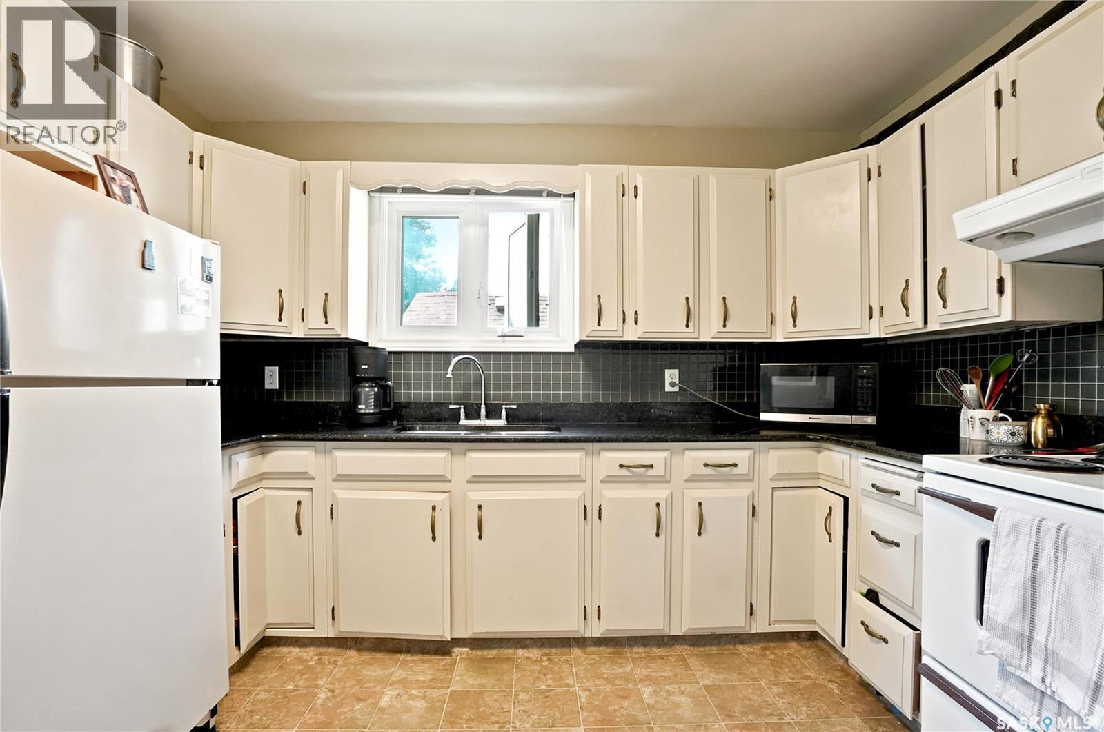 724 M Avenue S, Saskatoon, SK