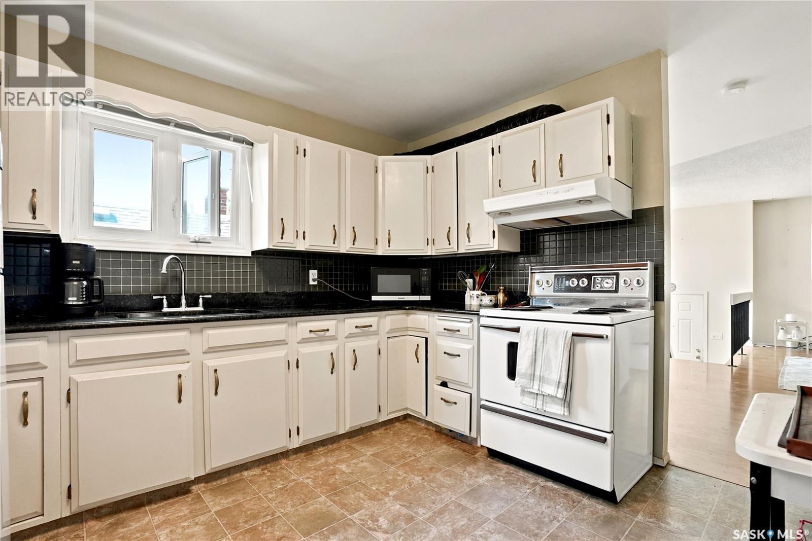 724 M Avenue S, Saskatoon, SK