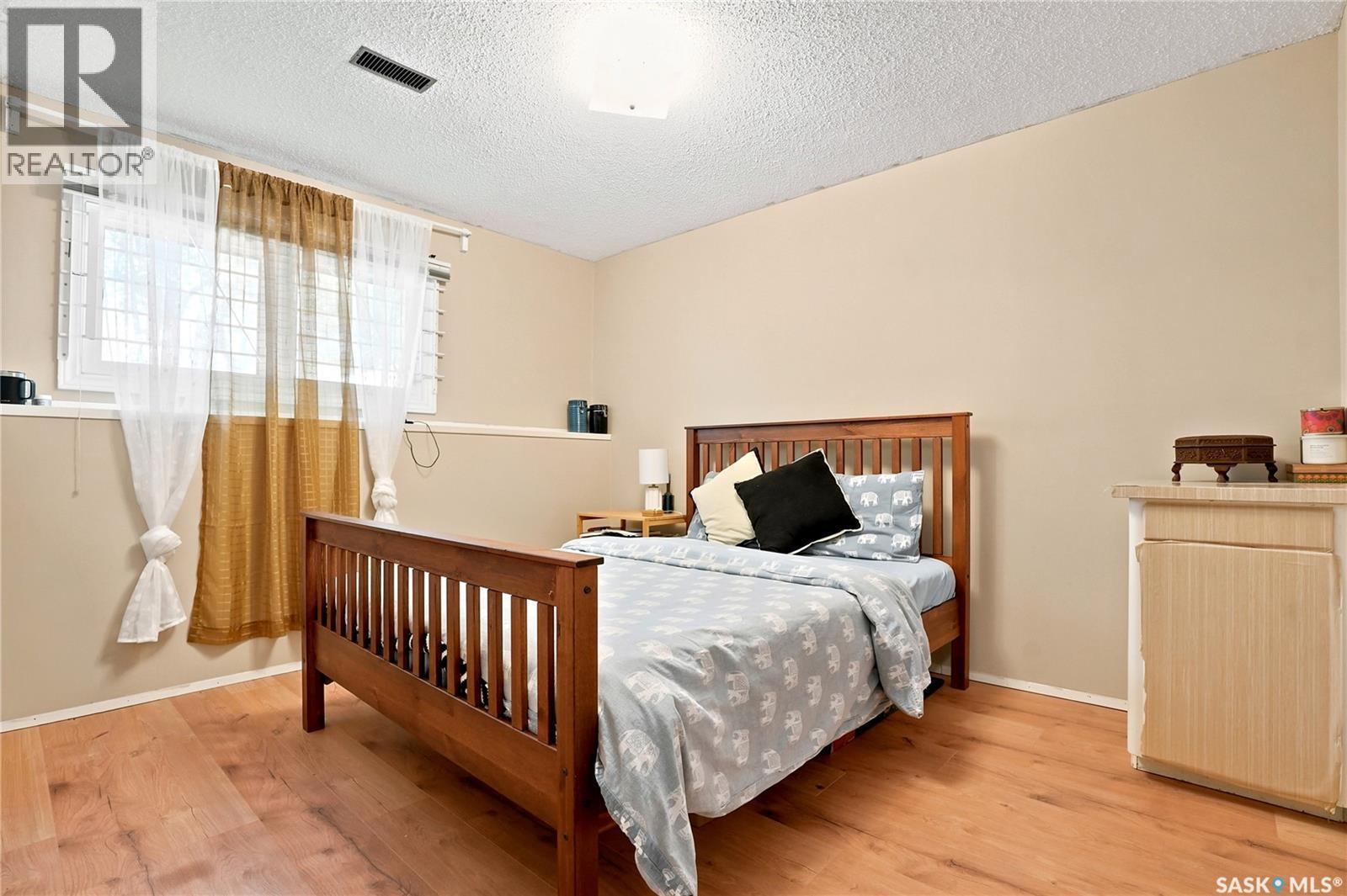 724 M Avenue S, Saskatoon, SK