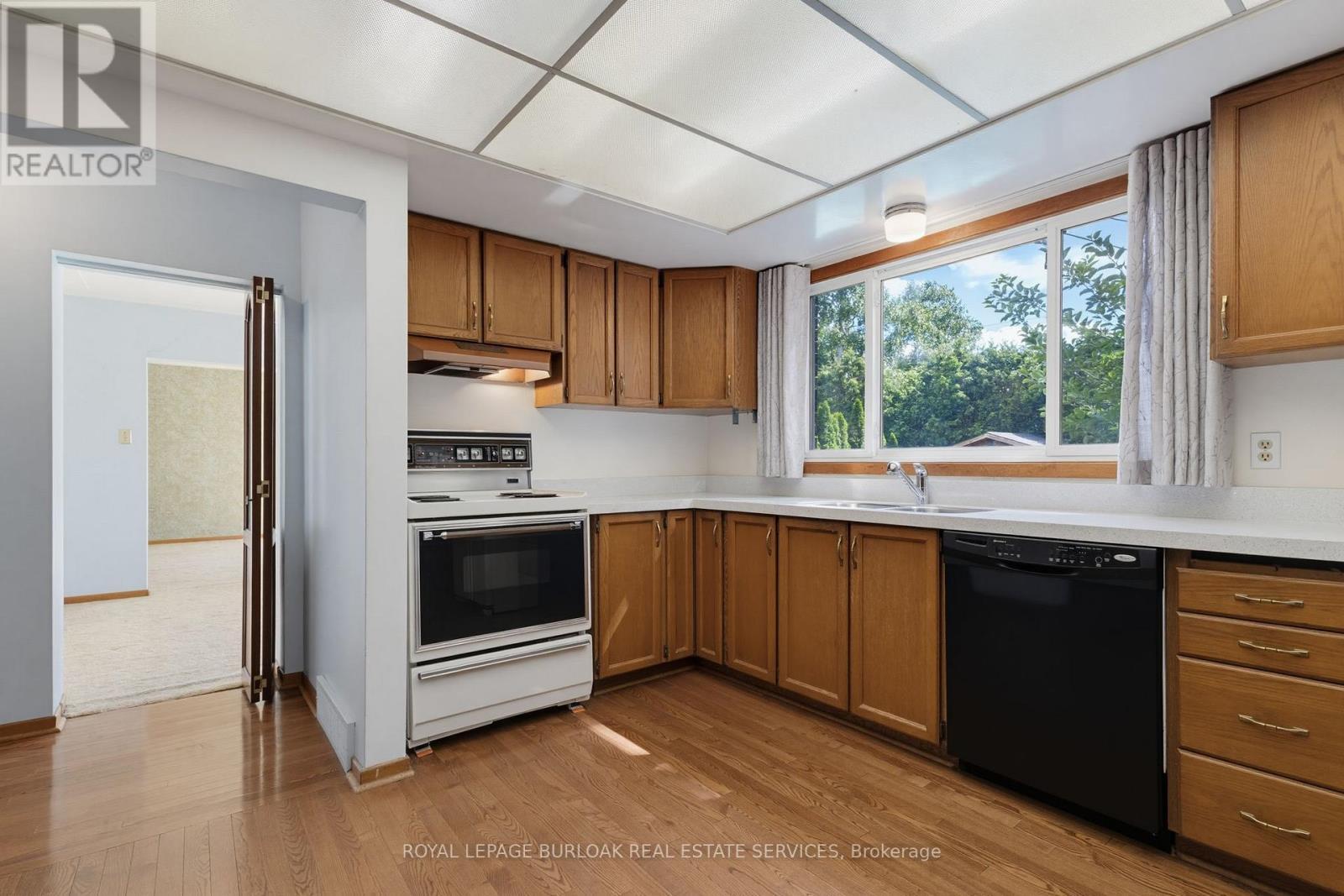 258 Camelot Drive, Burlington, ON