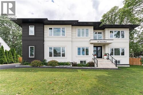 22 LAKE Street  Grimsby, ON L3M 2G7