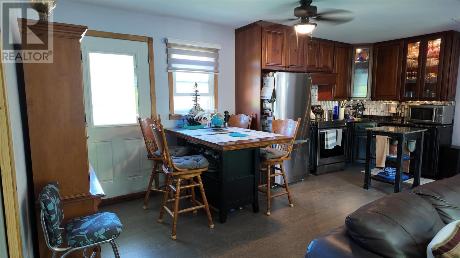 1607 Hilton Rd, Jocelyn Township, ON - Indoor