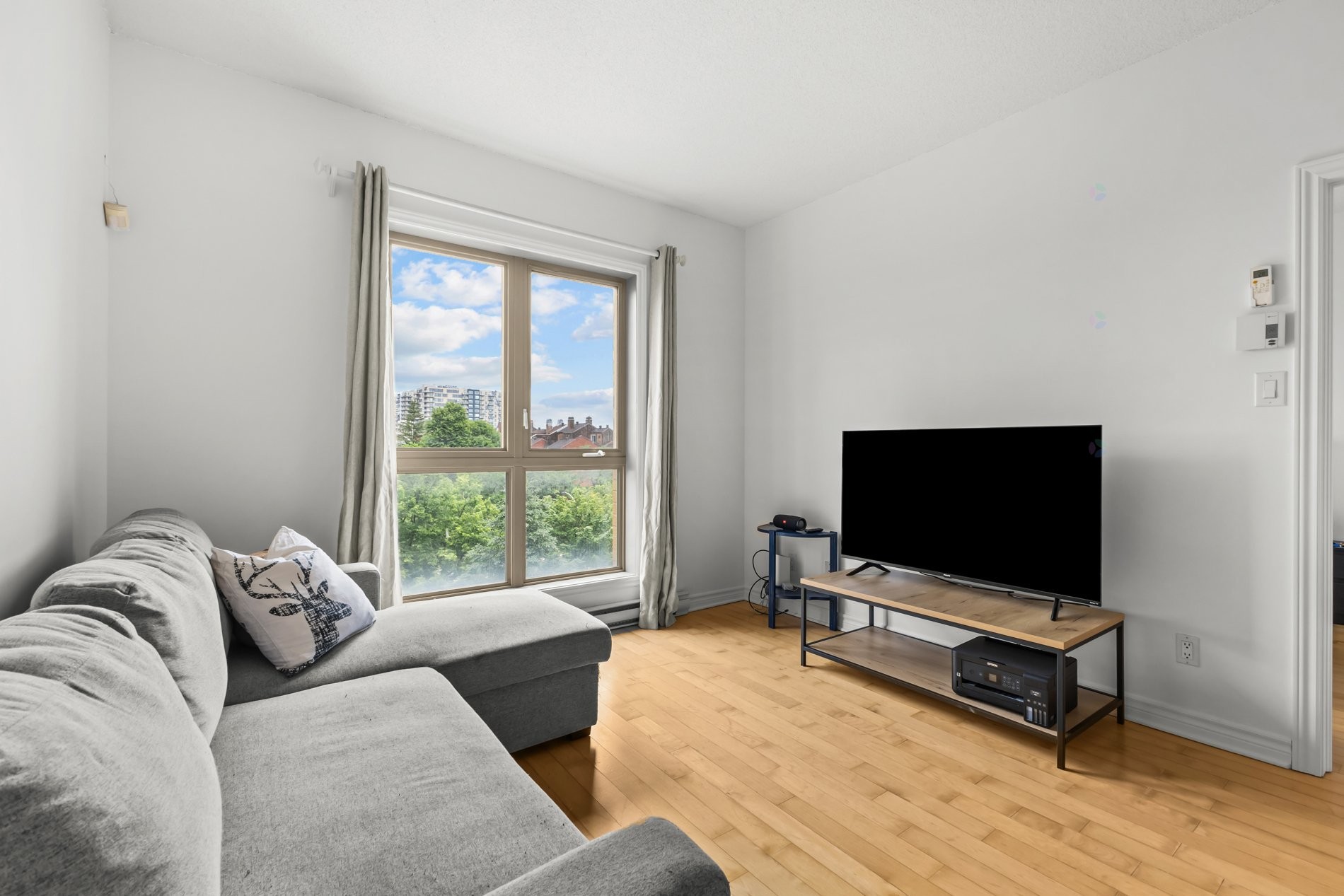 Living Room - 409-8540 Rue Raymond-Pelletier, Montréal (Ahuntsic-Cartierville), QC