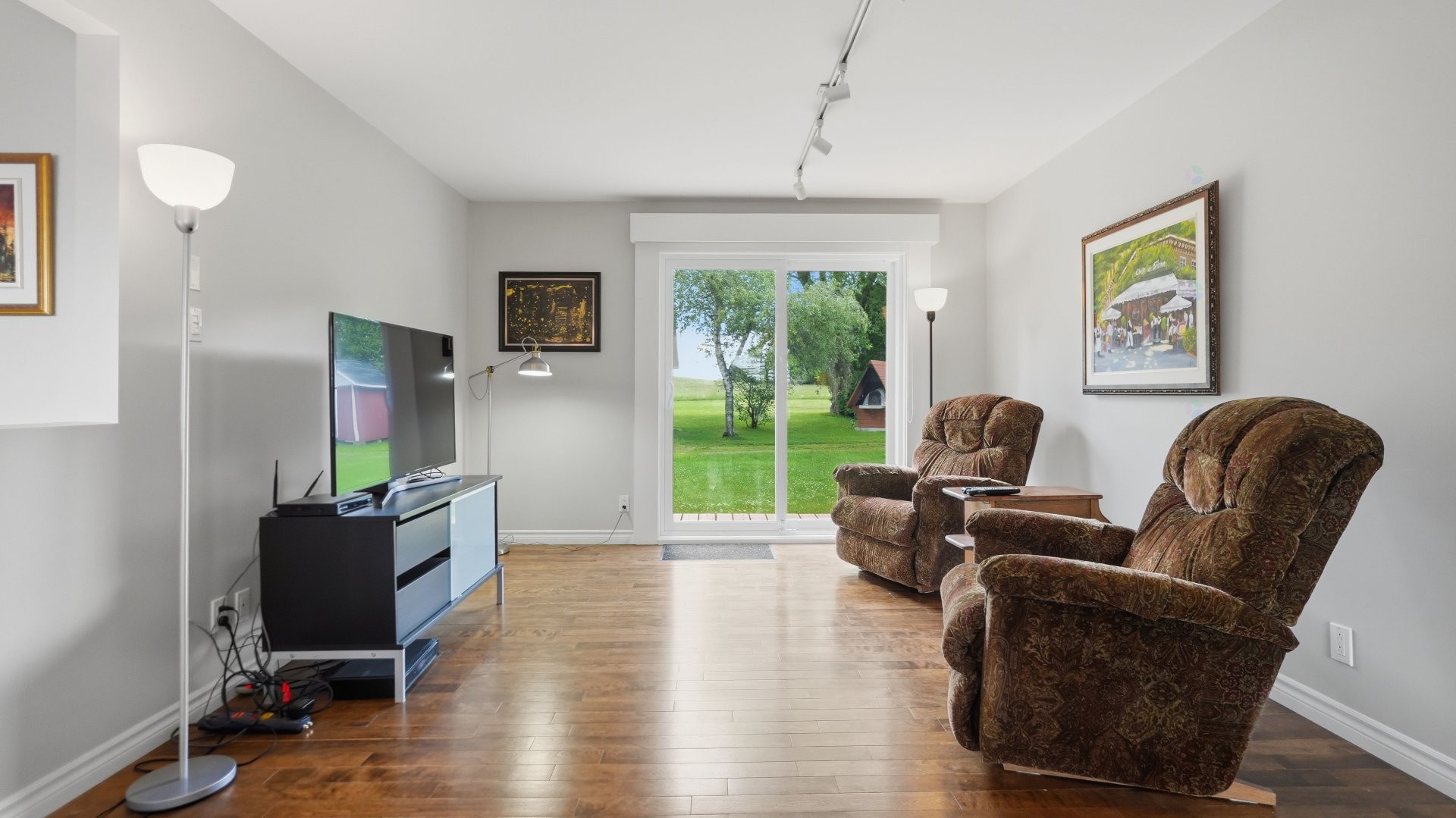 Salon - 1834 Rue Dublin, Inverness, QC