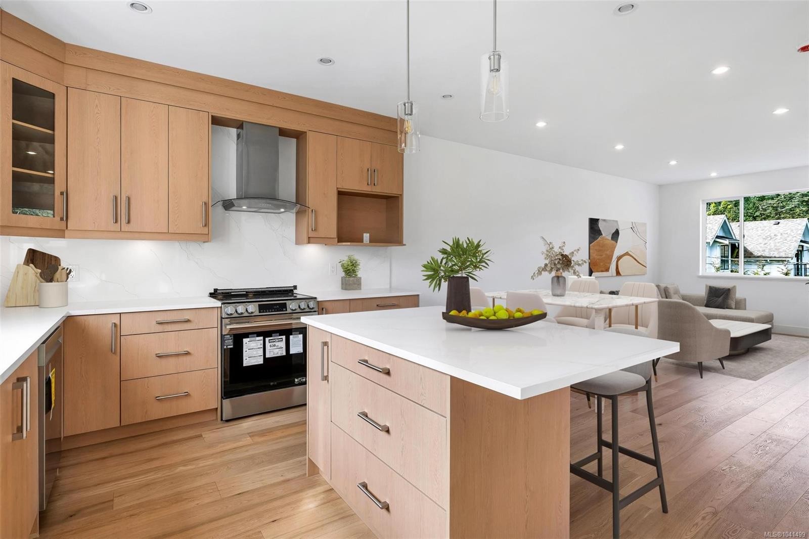 #3-1559 Ash Rd, Saanich, BC