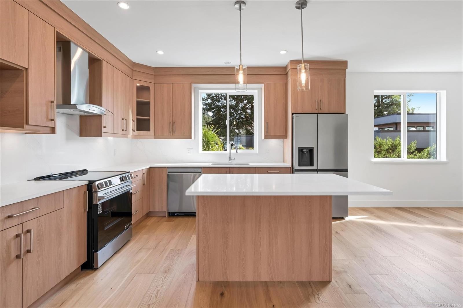 #3-1559 Ash Rd, Saanich, BC