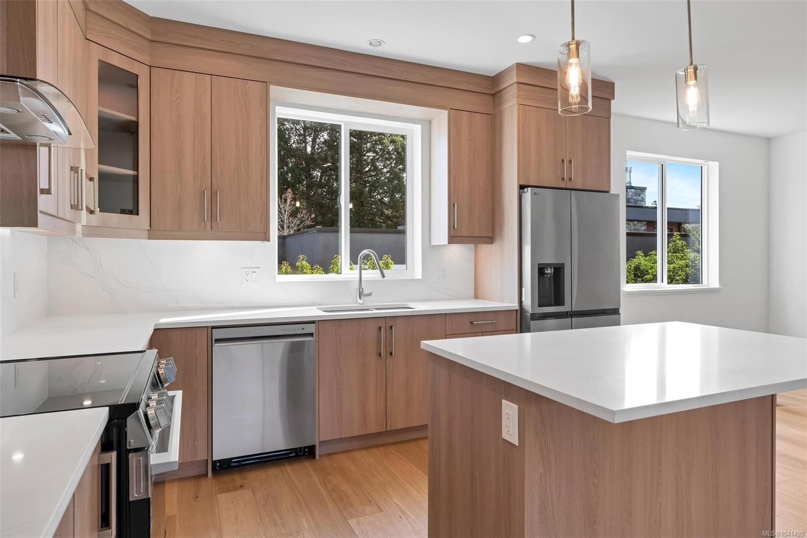 #3-1559 Ash Rd, Saanich, BC