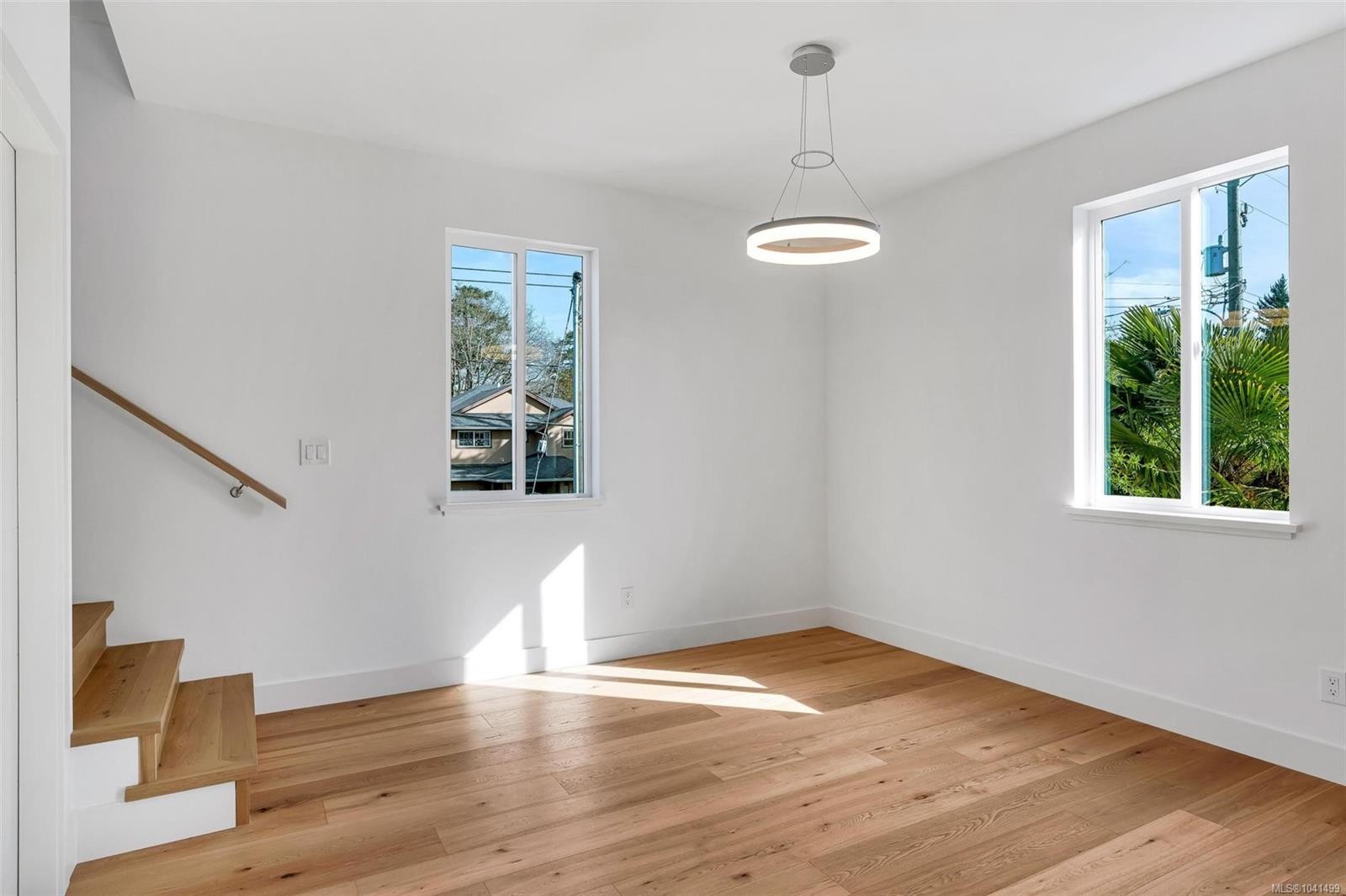 #3-1559 Ash Rd, Saanich, BC