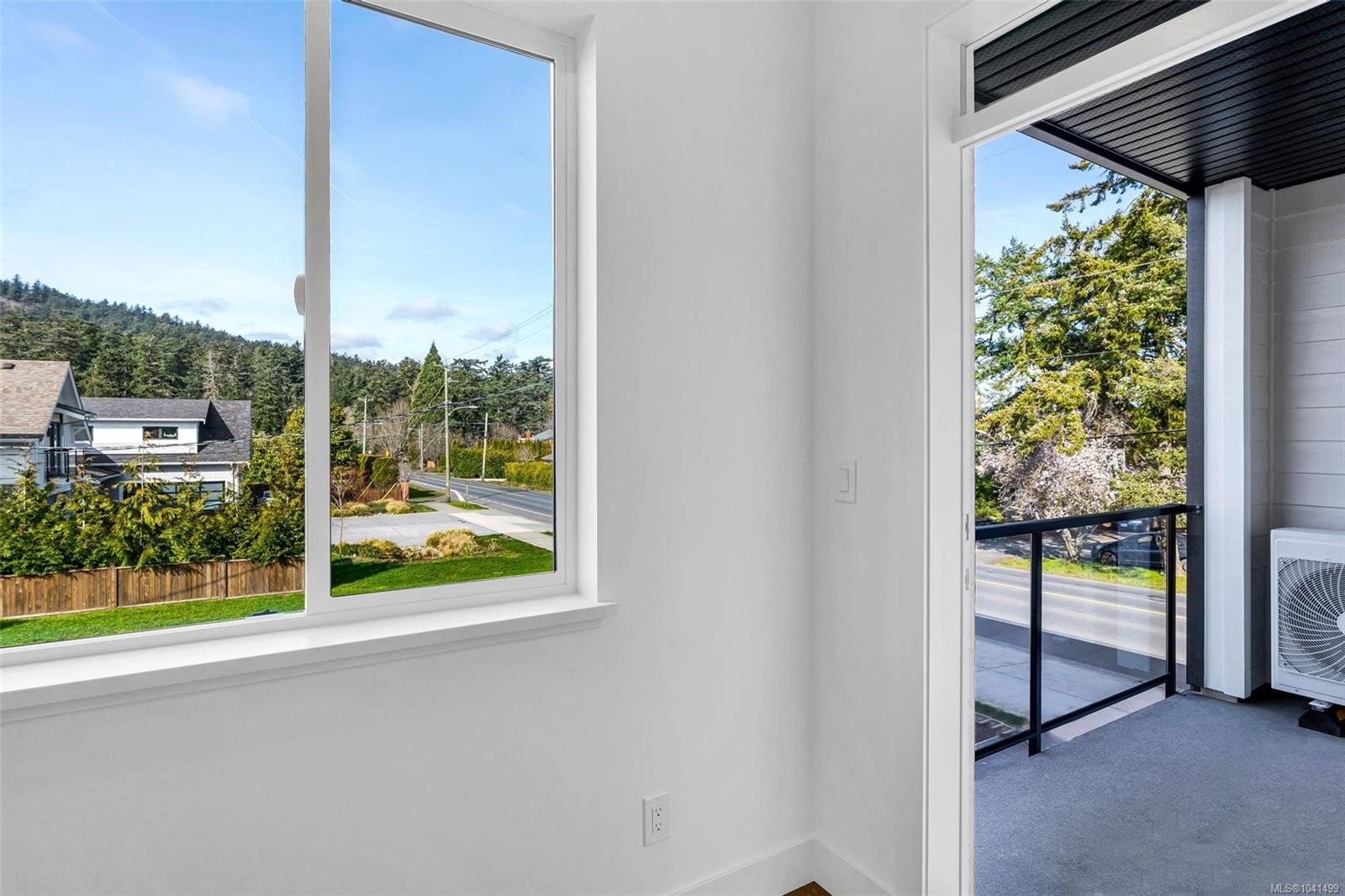 #3-1559 Ash Rd, Saanich, BC