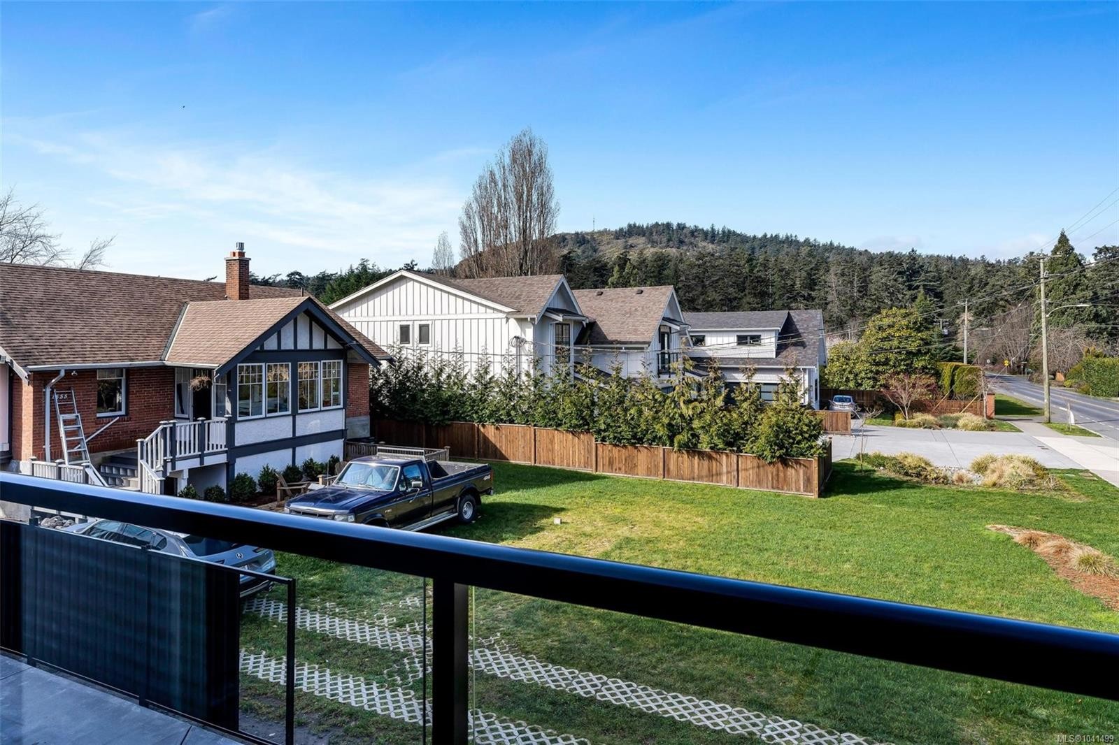 #3-1559 Ash Rd, Saanich, BC