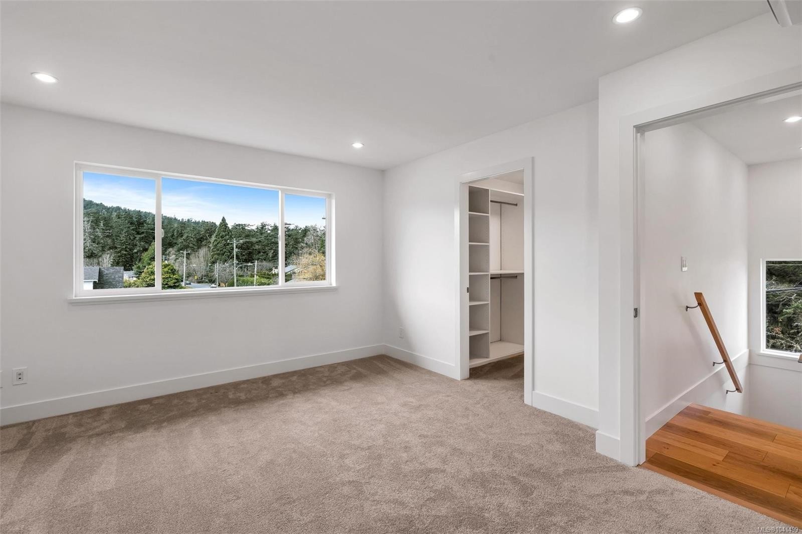 #3-1559 Ash Rd, Saanich, BC